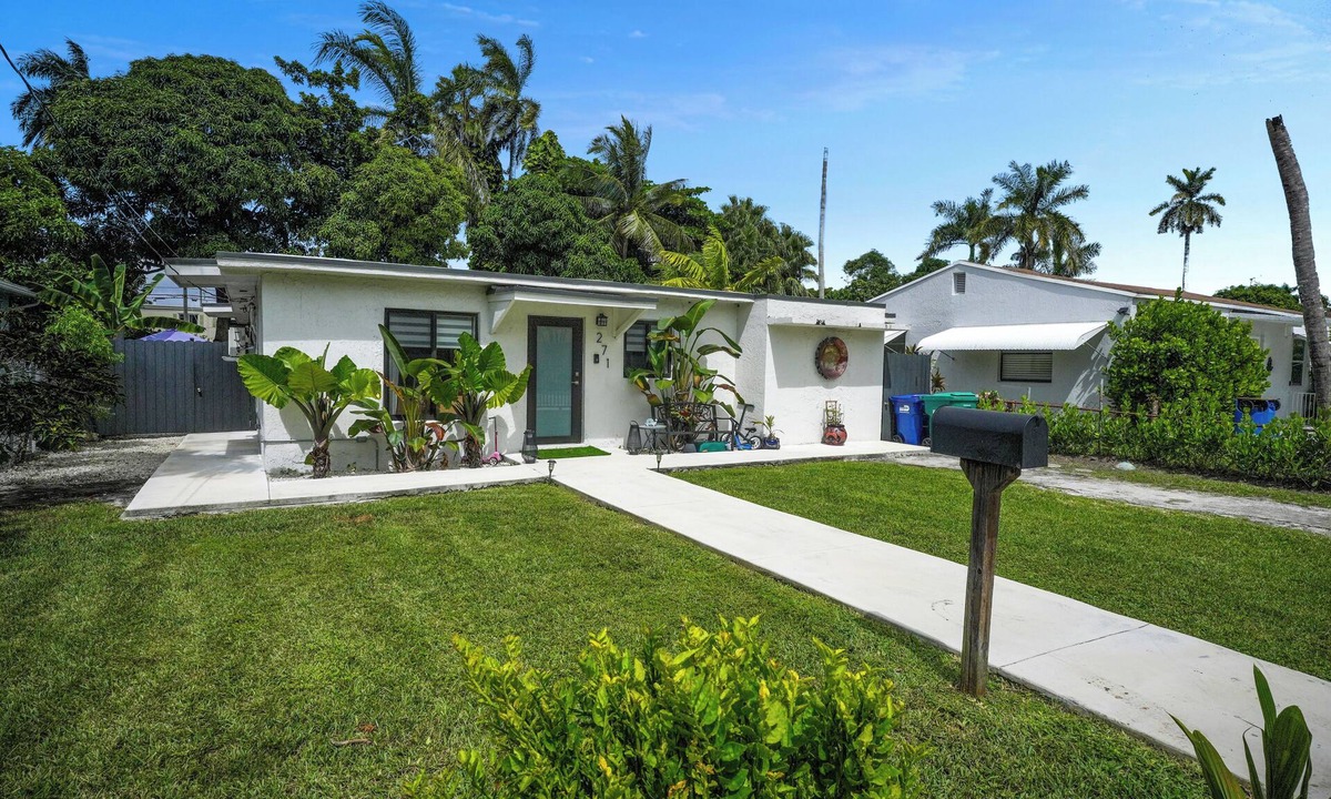 West Little River House | Zen House Retreat with Pool Table, Ping Pong Table, BBQ, Patio & Gated Parking