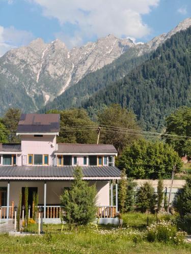 Gund Cabin | Zen Mountains