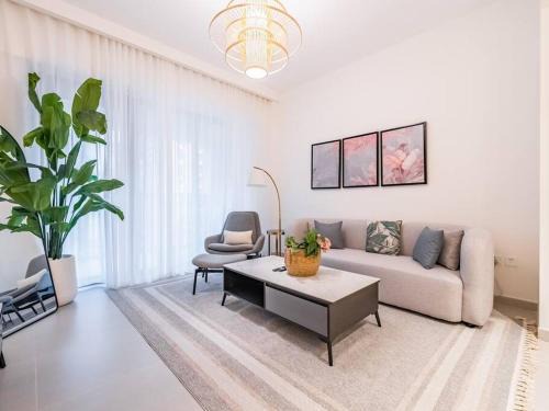 Dubai Apartment | Zen Oasis : 1BR Splendid Creek Side Retreat - Beach