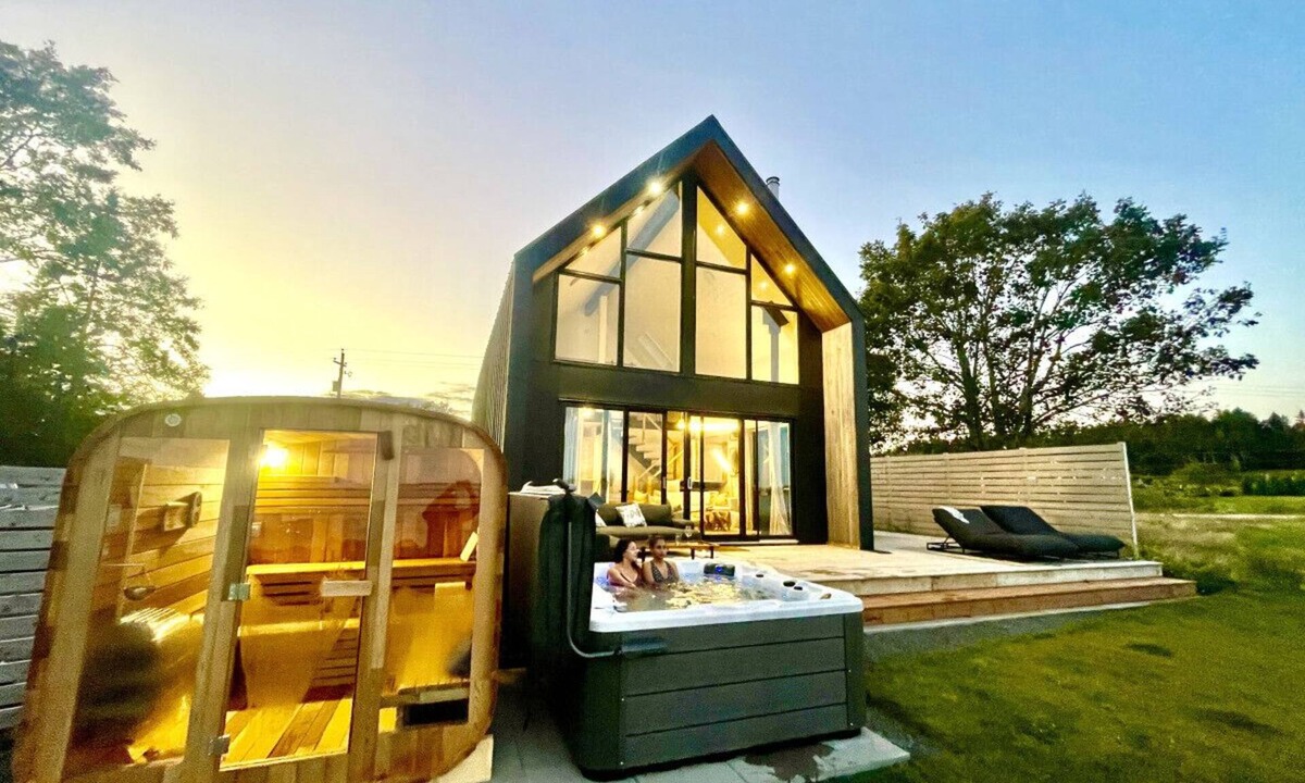 Dublin Shore House | Zen Oceanfront Chalet- Hot Tub & Sauna - Private
