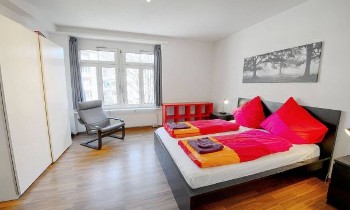 Oerlikon Apartment | ZH Raspberry l - Oerlikon HITrental Apartment by Interhome