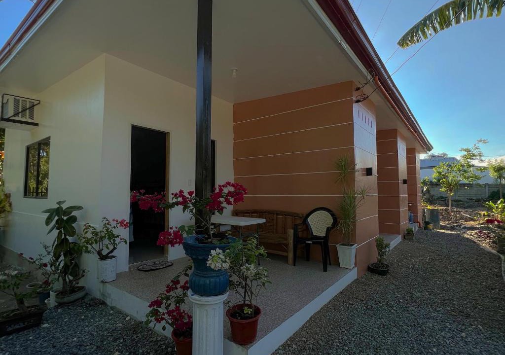 Moalboal Apartment | Zia Isabella Backpackers Hostel Room 2
