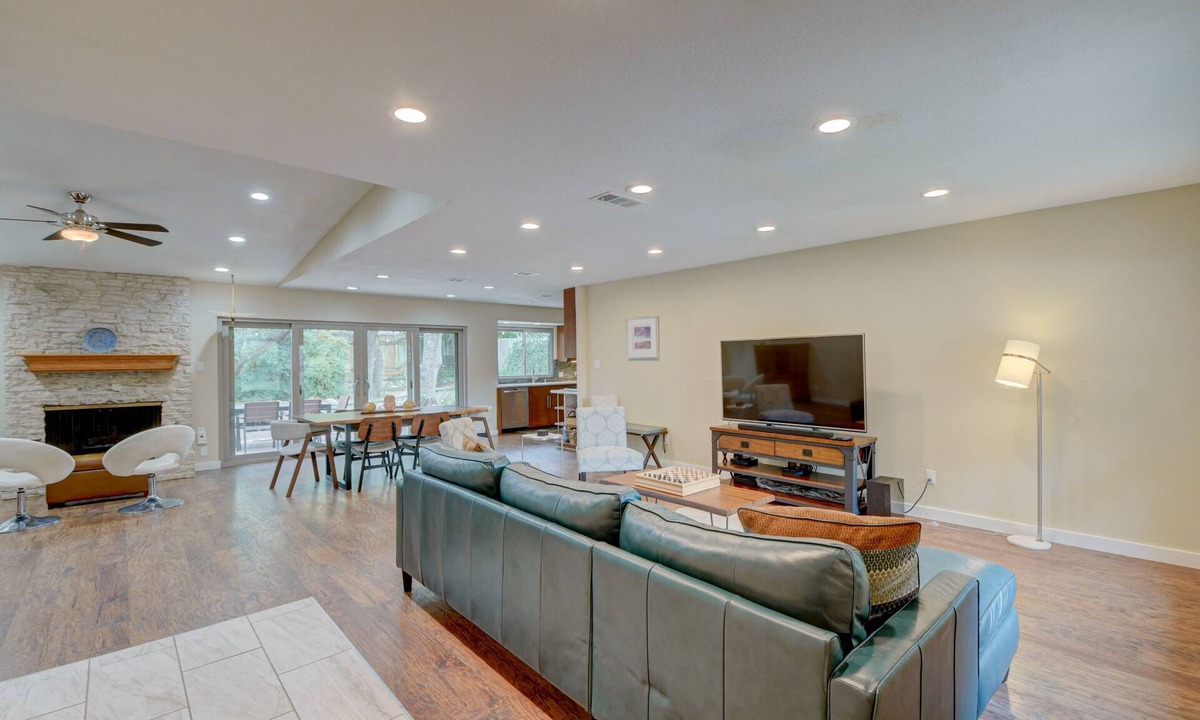 Barton Hills House | Zilker Park, Barton Springs & Greenbelt - Modern 4BR Design Oasis