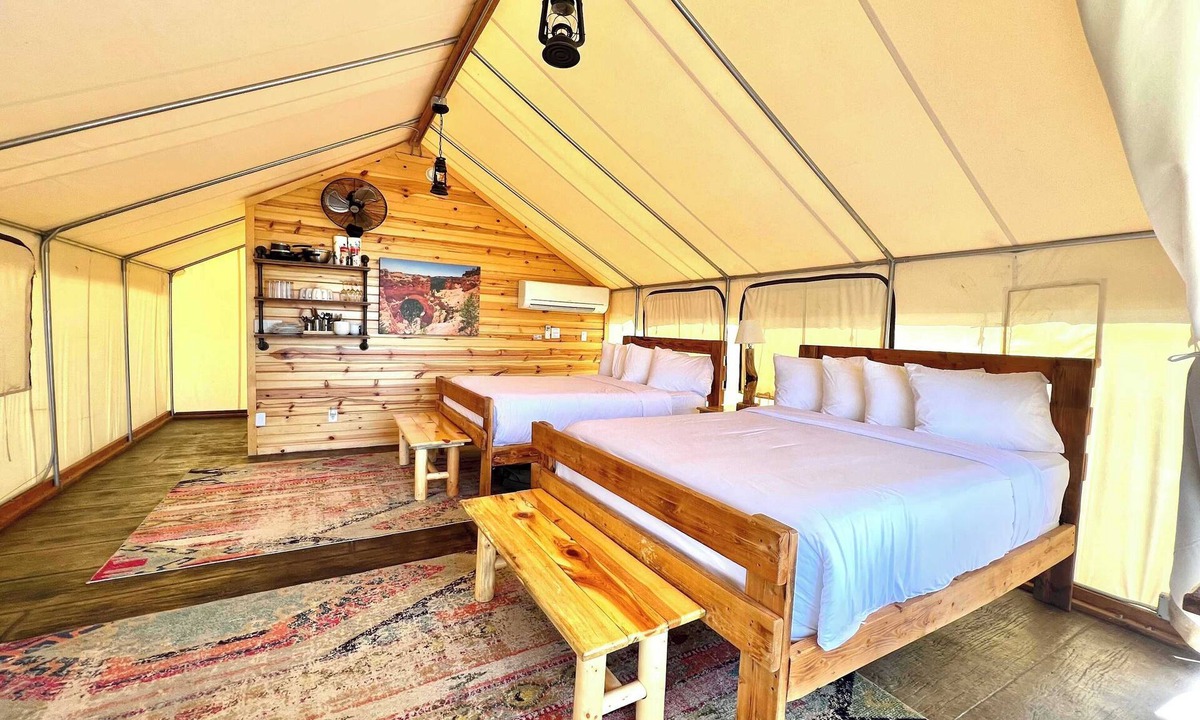Orderville RV Rental | Zion, Bryce Glamping with Heat, AC, & Private Bath