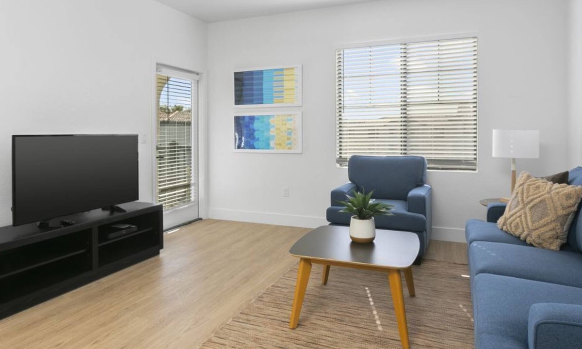 Glendale Sports and Entertainment District House | Zone Luxe Stylish 2BR Condo with Gym & Hot Tub