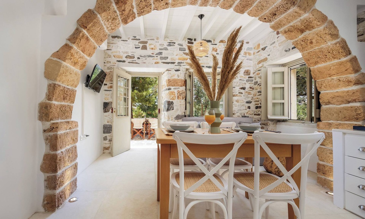 Naxos House | Zos Suites