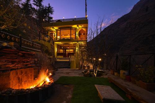 Manali Hostel | Zostel Dobhi, Manali