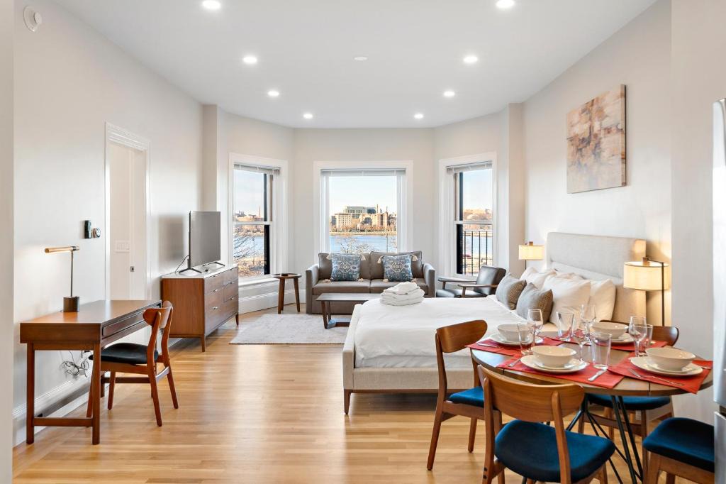Charlesgate Suites 1