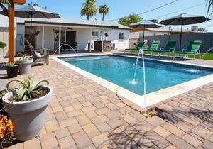 1 Mile to Old Town Scottsdale + Pool + Pergola + Fast WIFI