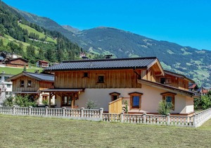 100 m² Accommodation ∙ 5 bedrooms ∙ 10 guests