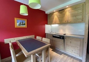 100m from ski slopes, 3rd floor, view forest, balcony, tv, 35m², La Tania