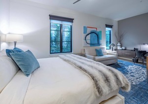 121 Hotel by AvantStay | Chic & Modern Superior Suite In Ideal Location!