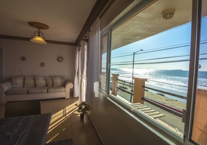 2 BDR - BEACHFRONT Cozy Apt