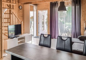 2 bedroom beach front home in Sianozety