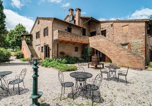 2 bedroom accommodation in Castiglione d.Lago PG