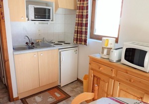 2-room apartment with balcony, parking - Quiet area