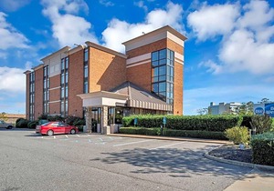 2-Star Hotel ∙ Best Western Hampton Coliseum Inn