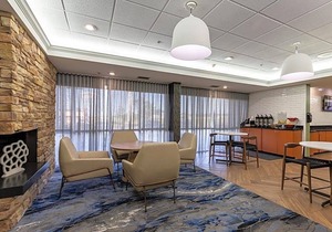 2-Star Hotel ∙ Fairfield Inn by Marriott Evansville West