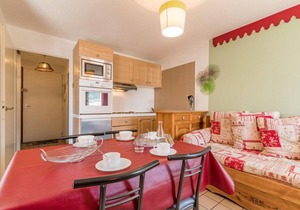 200m from resort center, 4th floor, balcony, tv, 30m², Serre Chevalier