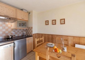 200m from resort center, 3rd floor, balcony, tv, ski locker, 40m², Serre Chevalier