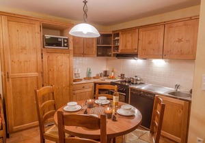 200m from resort center, fitness, swimming pool, sauna, hammam, balcony, tv, ski locker, 35m²