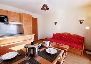 200m from shops, 4th floor, swimming pool, balcony, parking, tv, ski locker, 32m², Vars