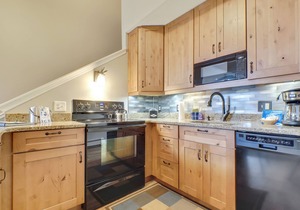 211 Pointes North | Dog Friendly | Downtown Charlevoix | Indoor/Outdoor Pool