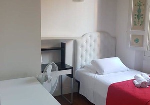 2150 ft² Shared room