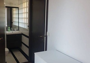 2150 ft² Shared room