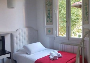 2150 ft² Shared room