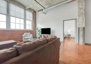 2BR 2BA Spacious Historic Loft With Gym by ENVITAE