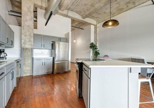 2BR 2BA Spacious Historic Loft With Gym by ENVITAE