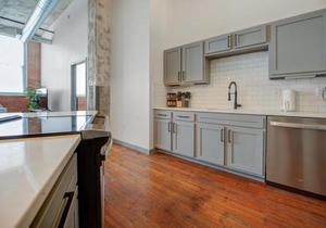2BR 2BA Spacious Historic Loft With Gym by ENVITAE