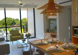 2BR with rooftop pool in great location! A/C!