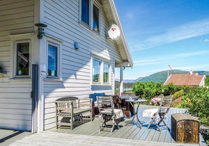 3 bedroom accommodation in Skånevik