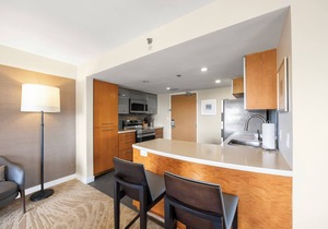34th Floor Ala Moana Large Regal Suite - 2Br/3Ba, Book Now at Special Rate!