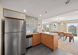 34th Floor Ala Moana Large Regal Suite - 2Br/3Ba, Book Now at Special Rate!