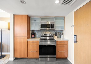 34th Floor Ala Moana Large Regal Suite - 2Br/3Ba, Book Now at Special Rate!