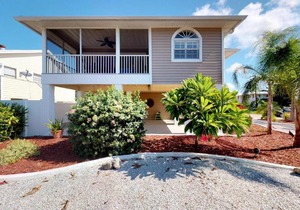 4851 Estero