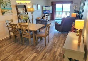 517 - Nicely Decorated Oceanfront 3 Bedroom