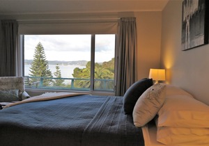 A Noble View. Comfortable family 3 bed-roomed home with sweeping harbour view.