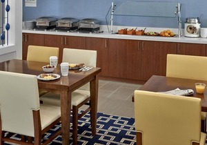 Affordability Meets Comfort! Free Breakfast & Parking, Minutes to Cincinnati Zoo