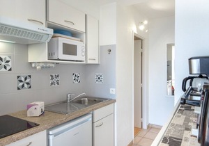 Air-conditioned studio for 2 near beach and shops with balcony and wifi in Saint-Raphaël