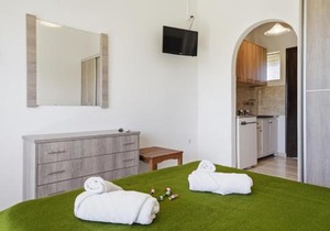 Alexandra Studio 11