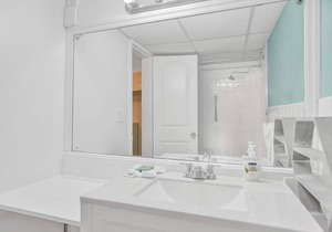 Amazing Studio/1Bath, Hallandale Beach, Outdoor Pool and Free Parking!