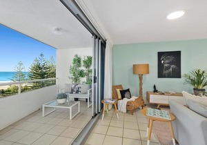 Ambassador Beachfront Apartments - Hosted by Burleigh Letting
