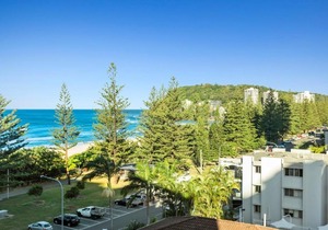 Ambassador Beachfront Apartments - Hosted by Burleigh Letting