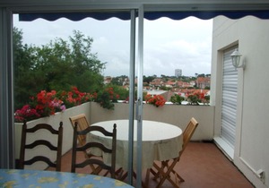Apartment T3 very quiet center and near beach, casino and convention center.