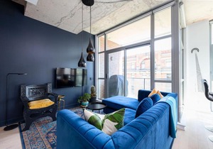 Applewood Suites - Modern Condo, Queen West