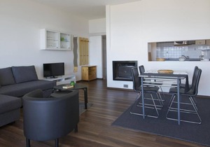 Attractive 2-room apartment with sunbath, pool and dream view